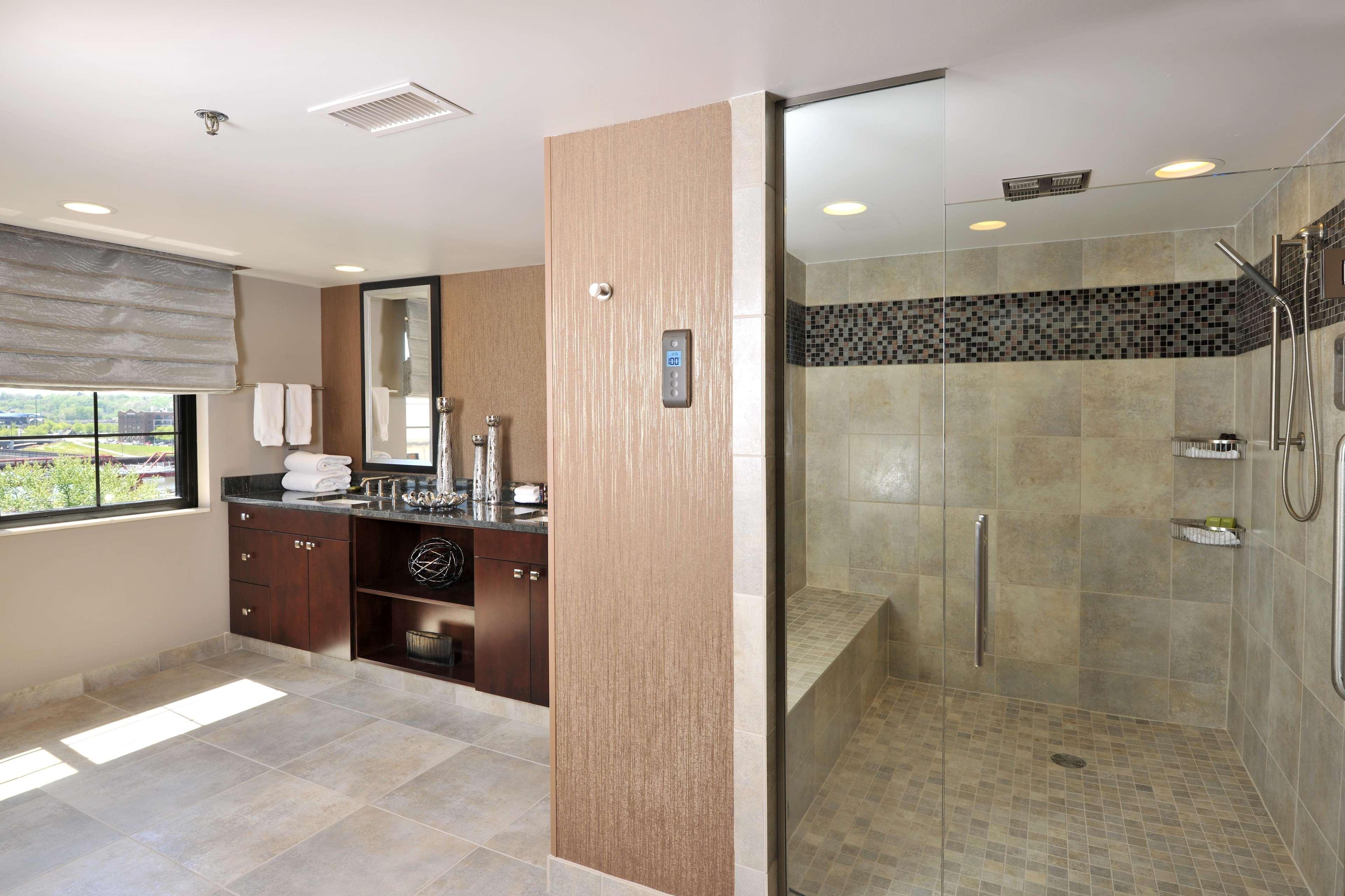 Embassy Suites Des Moines Downtown Habitación foto